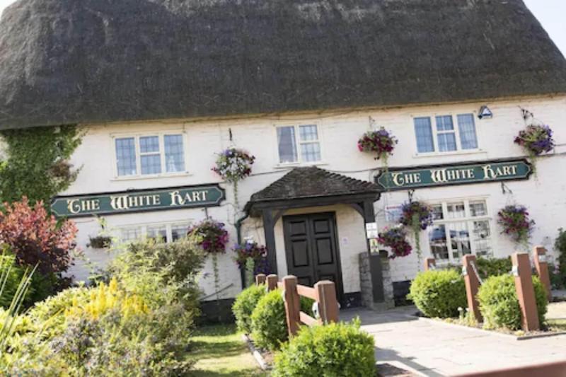 לינה וארוחת בוקר סווינדון The White Hart, Wroughton מראה חיצוני תמונה