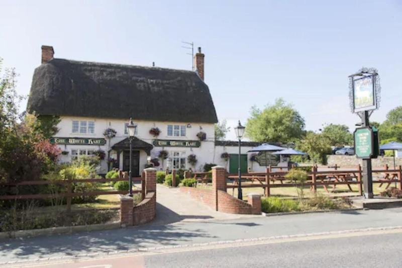 לינה וארוחת בוקר סווינדון The White Hart, Wroughton מראה חיצוני תמונה